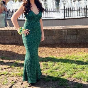 La femme dress green size 6 shortened to fit 5’2 girl